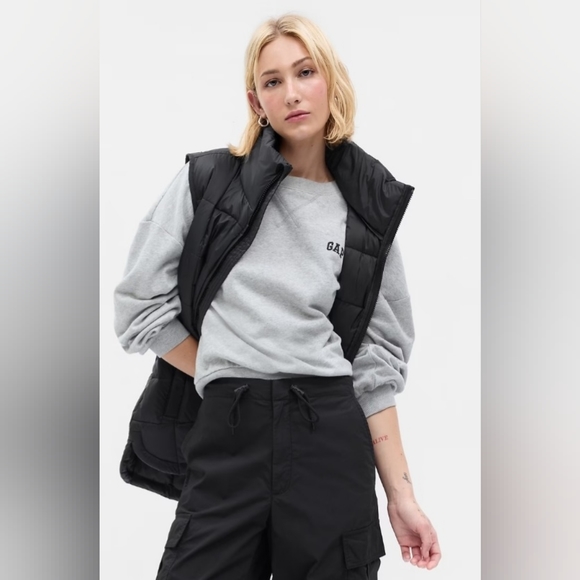 GAP Jackets & Blazers - 🖤Gap Puffer vest🖤